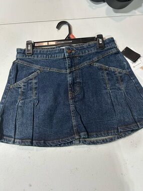 Celebrity Pink Dark Blue Denim Pleated Mini Skirt with Front Pockets size M NWT